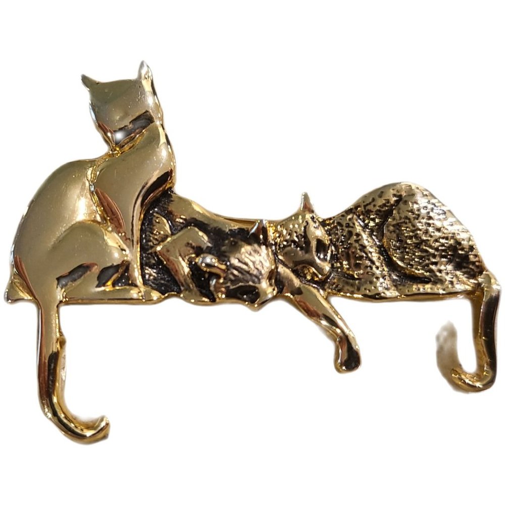 3 Cats Kittens Sleeping Lounging Lazy Gold Tone Brooch Pin Smooth Textured